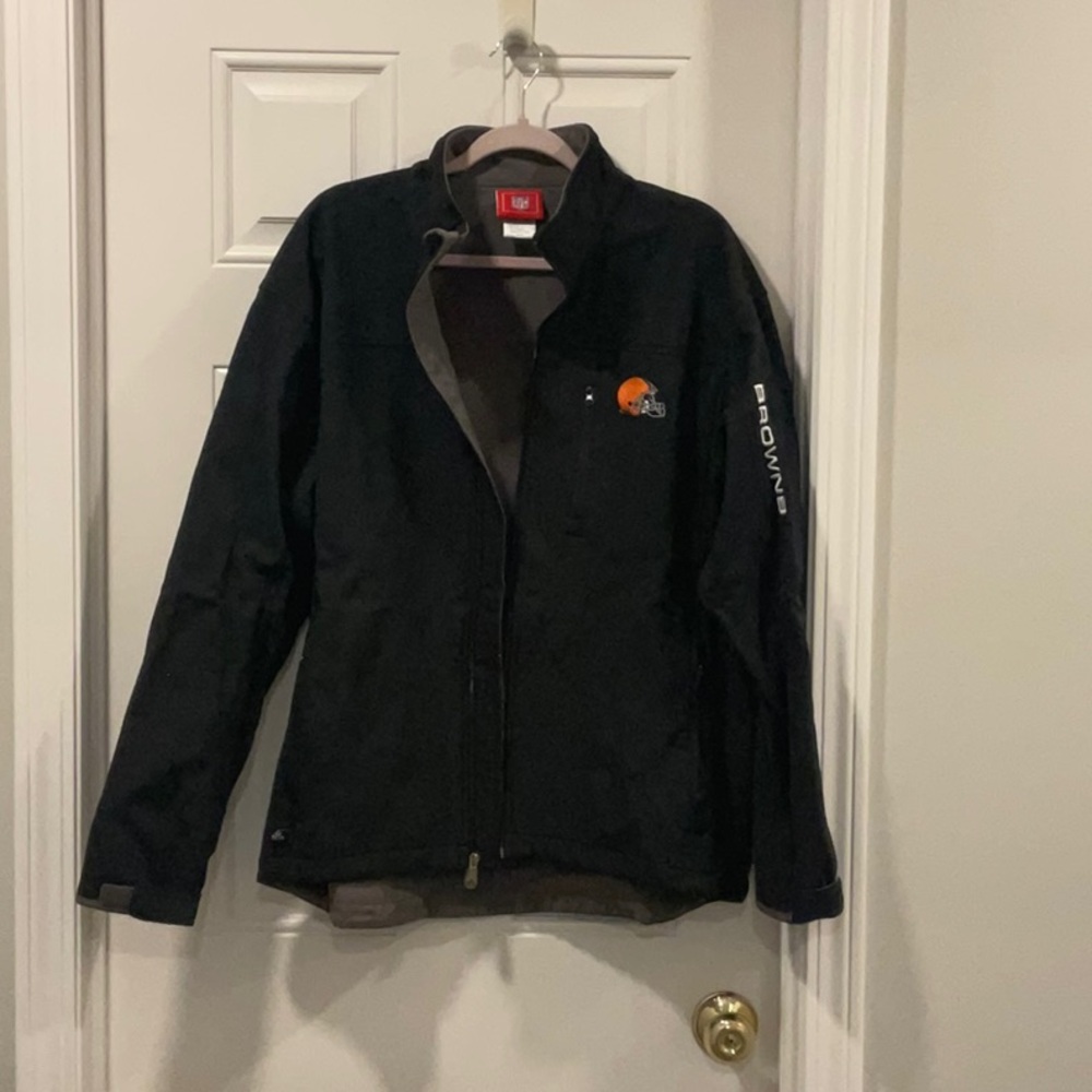 EUC men’s official NFL Browns jacket.